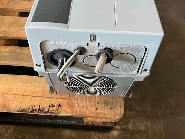 Danfoss fc-103p45kt4p21h1 frequentieregelaar - afbeelding 4 van  5
