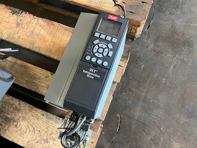 Danfoss fc-103p5k5t frequentieregelaar - afbeelding 1 van  4