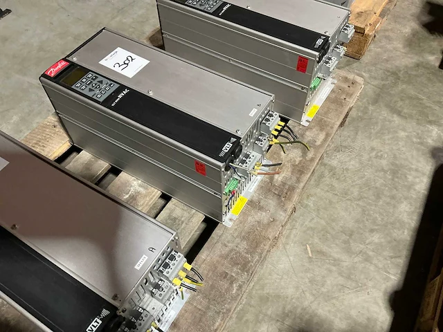 Danfoss frequentieregelaar 23kva - afbeelding 3 van  7