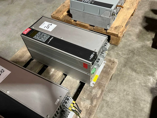 Danfoss frequentieregelaar 23kva - afbeelding 3 van  6