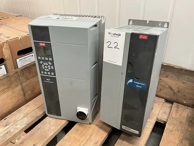 Danfoss frequentieregelaar (2x) - afbeelding 1 van  4