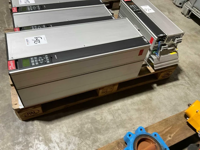 Danfoss frequentieregelaar 52,5kva - afbeelding 2 van  4