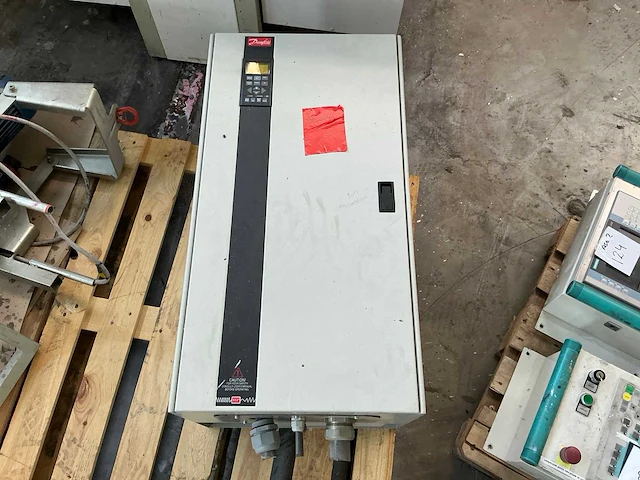 Danfoss frequentieregelaar 75 kw - afbeelding 1 van  12