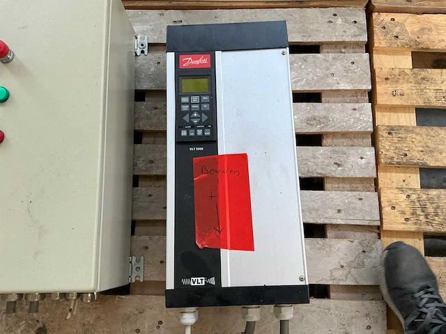 Danfoss frequentieregelaar met schakelkast - afbeelding 5 van  10