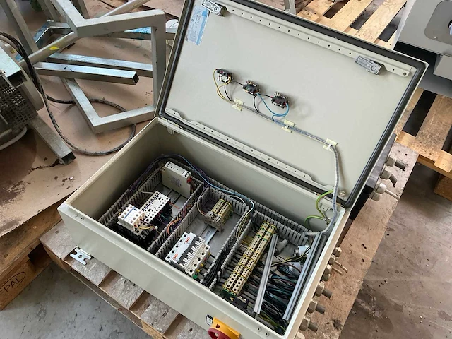 Danfoss frequentieregelaar met schakelkast - afbeelding 8 van  10