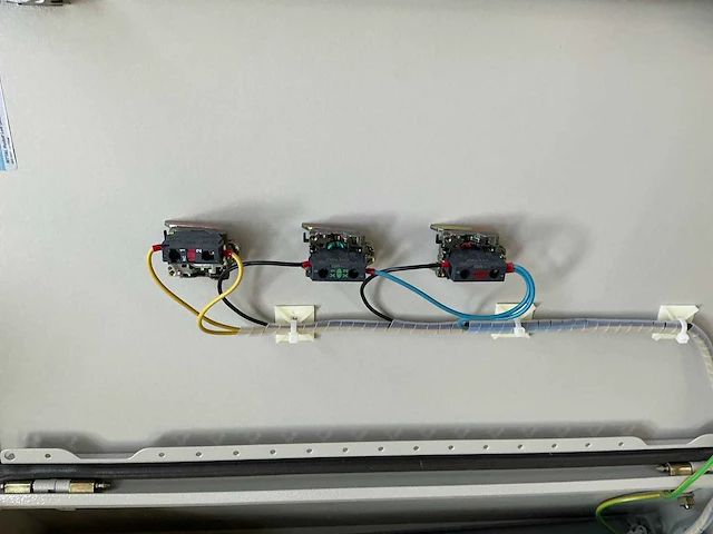 Danfoss frequentieregelaar met schakelkast - afbeelding 9 van  10