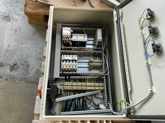 Danfoss frequentieregelaar met schakelkast - afbeelding 10 van  10