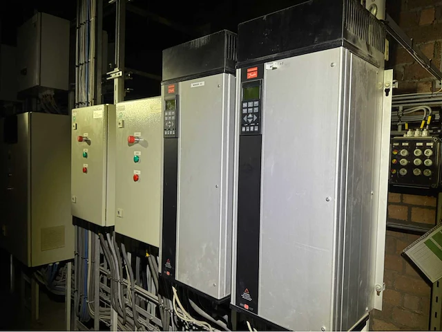 Danfoss frequentieregelaar set met schakelkast (2x) - afbeelding 1 van  15