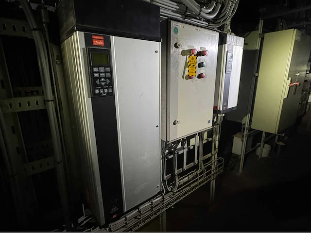 Danfoss frequentieregelaar set met schakelkast - afbeelding 1 van  13