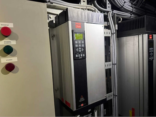 Danfoss frequentieregelaar set met schakelkast - afbeelding 10 van  14