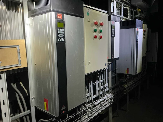 Danfoss frequentieregelaar set met schakelkast - afbeelding 7 van  14