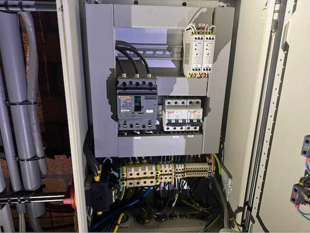 Danfoss frequentieregelaars set met schakelkast - afbeelding 5 van  13