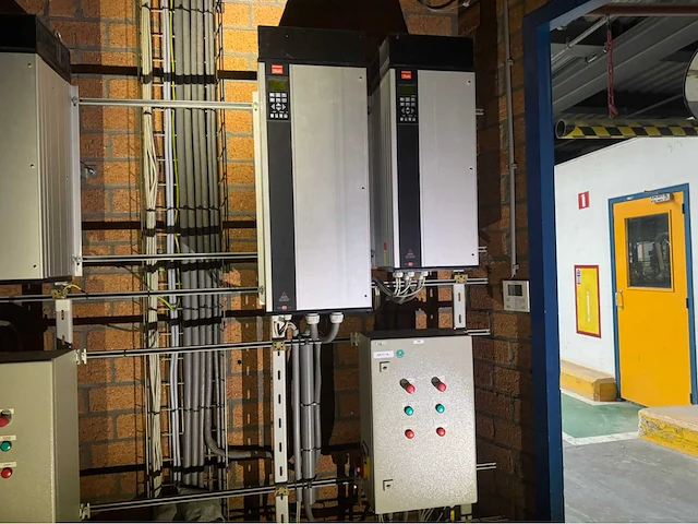 Danfoss frequentieregelaars set met schakelkast - afbeelding 1 van  13