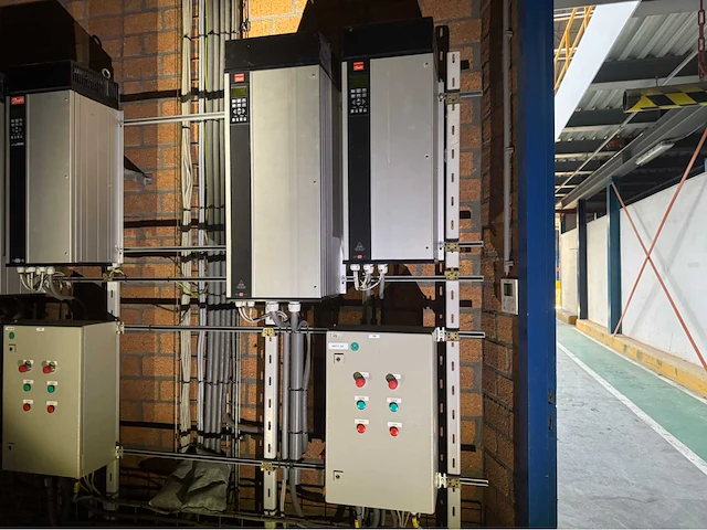 Danfoss frequentieregelaars set met schakelkast - afbeelding 7 van  13