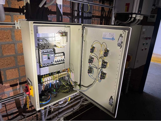 Danfoss frequentieregelaars set met schakelkast - afbeelding 3 van  14