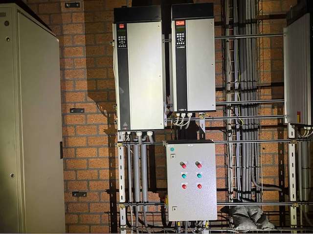 Danfoss frequentieregelaars set met schakelkast - afbeelding 1 van  14