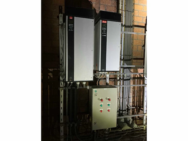 Danfoss frequentieregelaars set met schakelkast - afbeelding 7 van  14