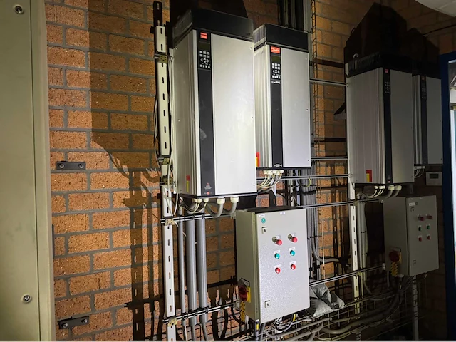 Danfoss frequentieregelaars set met schakelkast - afbeelding 9 van  14