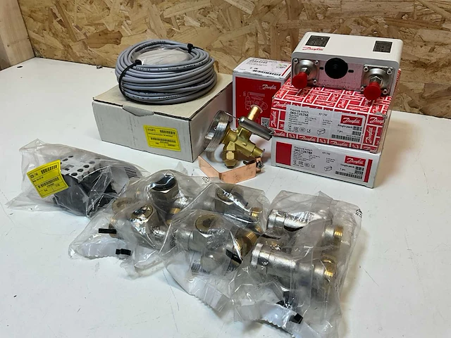 Danfoss overige installatie materialen (8x) - afbeelding 1 van  14