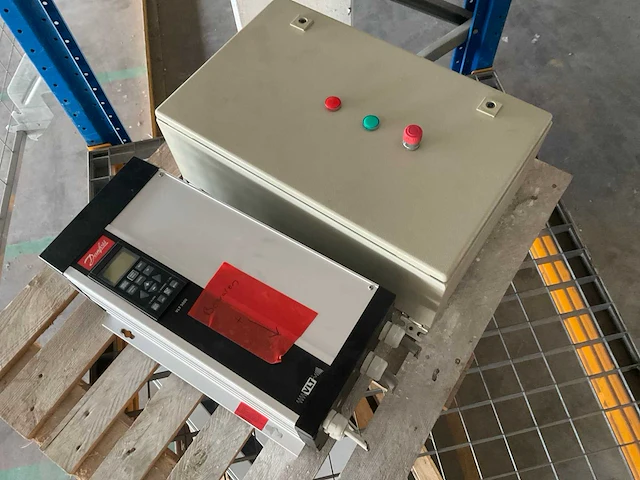 Danfoss vlt 5000 frequentieregelaar - afbeelding 3 van  7