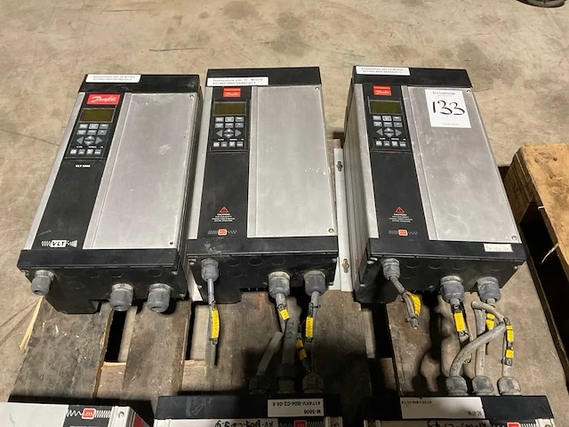 Danfoss vlt 5003pt5c54str3dlf00a00 frequentieregelaar (3x) - afbeelding 1 van  3