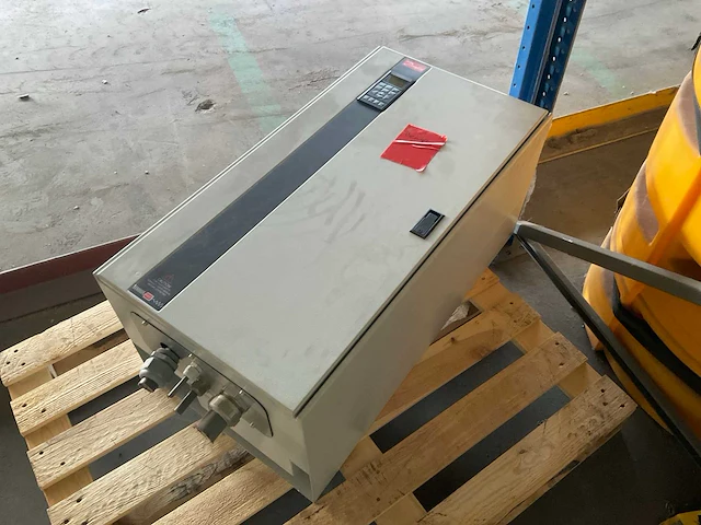 Danfoss vlt 5100 frequentieregelaar - afbeelding 1 van  6