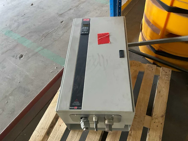 Danfoss vlt 5100 frequentieregelaar - afbeelding 2 van  6