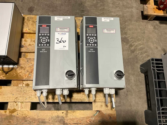 Danfoss vlt hvac drive frequentieregelaar (2x) - afbeelding 1 van  3