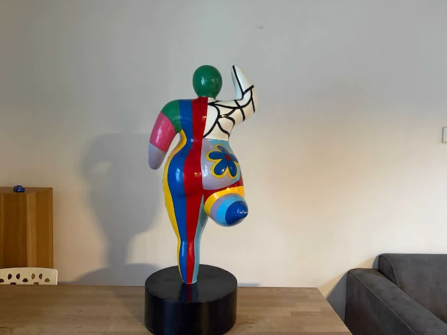 Dansende rubens vrouw op sokkel - afbeelding 4 van  7