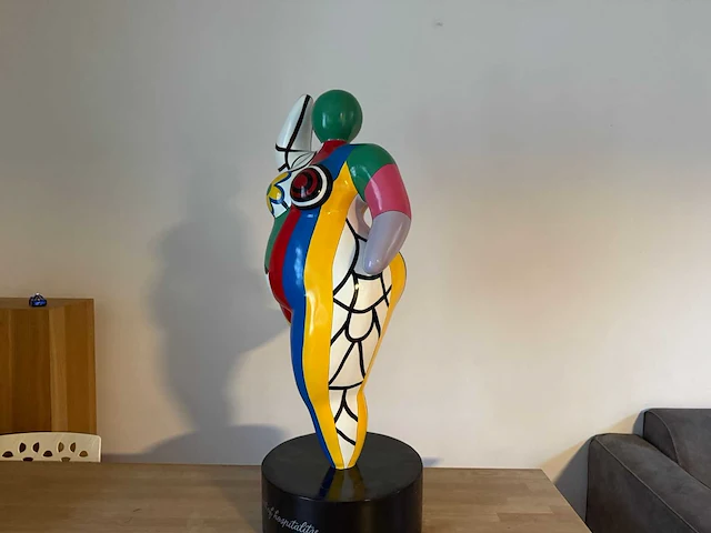 Dansende rubens vrouw op sokkel - afbeelding 7 van  7