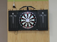 Dartbord met afstandsmat en verlichting - afbeelding 1 van  2