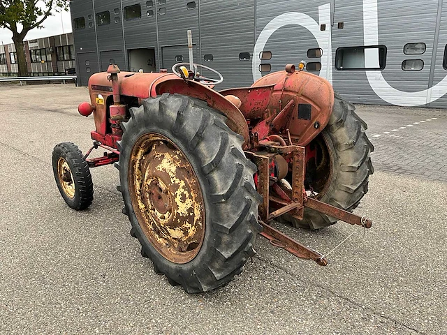 David brown 950 oldtimer tractor - afbeelding 11 van  17