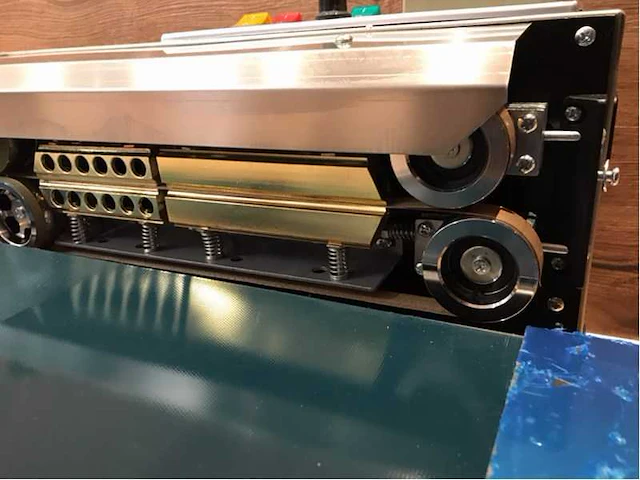 Dbf-900 zakken sluitmachine - afbeelding 6 van  10