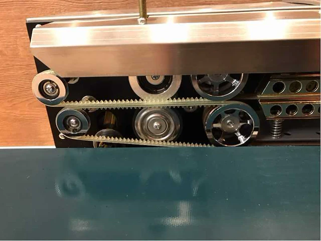 Dbf-900 zakken sluitmachine - afbeelding 8 van  10