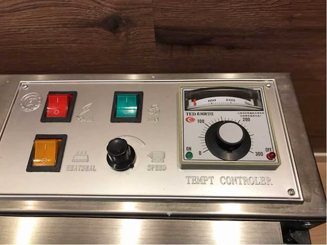 Dbf-900 zakken sluitmachine - afbeelding 9 van  10