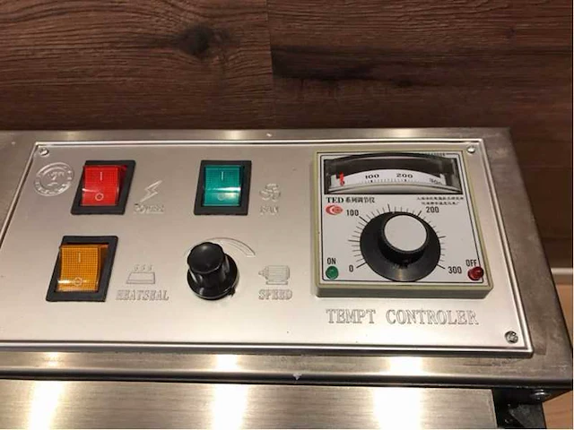 Dbf-900 zakken sluitmachine - afbeelding 9 van  10