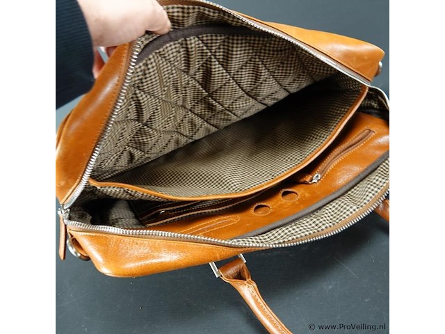 Dbramante1928 rosenborg - laptoptas - 16 inch - bruin - afbeelding 3 van  5