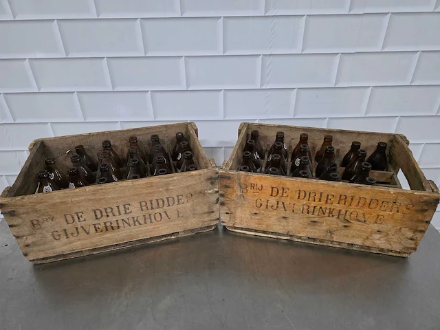 De drie ridders gijverinkhove - nostalgische bierkrat met flessen (2x) - afbeelding 2 van  7
