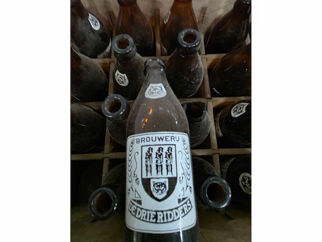 De drie ridders gijverinkhove - nostalgische bierkrat met flessen (2x) - afbeelding 5 van  7