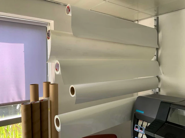 De folierollen door de productie ruimte - afbeelding 9 van  10