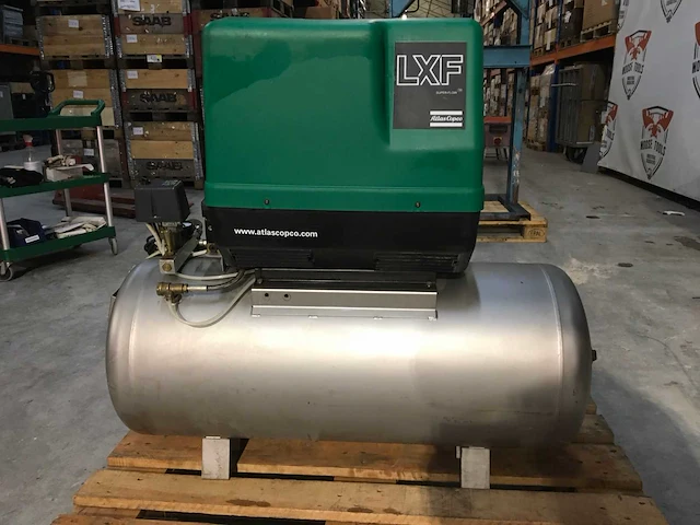 De luchtcompressor van atlas copco - afbeelding 2 van  6