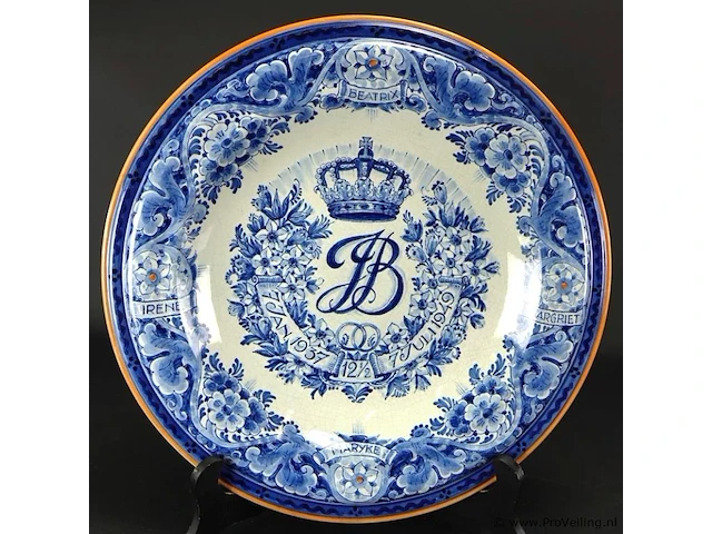 De porceleyne fles herdenkings schotel 12,5 jaar huwelijk koningin juliana & prins bernhard 1937 - 1949 - afbeelding 2 van  5