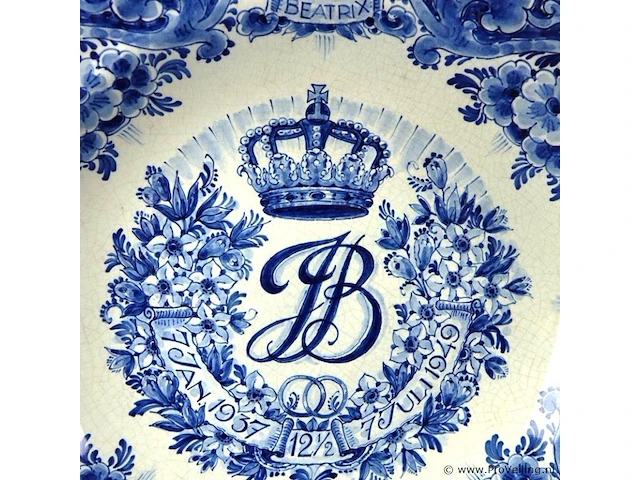 De porceleyne fles herdenkings schotel 12,5 jaar huwelijk koningin juliana & prins bernhard 1937 - 1949 - afbeelding 3 van  5