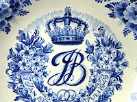 De porceleyne fles herdenkings schotel 12,5 jaar huwelijk koningin juliana & prins bernhard 1937 - 1949 - afbeelding 3 van  5