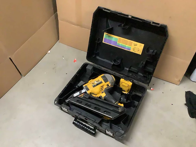 De walt dcn692 spijkers, nagels & nieten - afbeelding 1 van  4