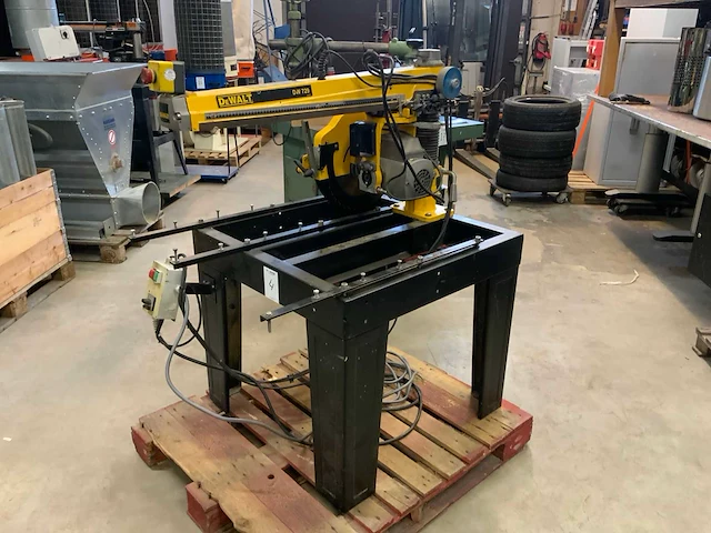 De walt dw 729 type 2 radiaalafkortzaagmachine - afbeelding 1 van  7