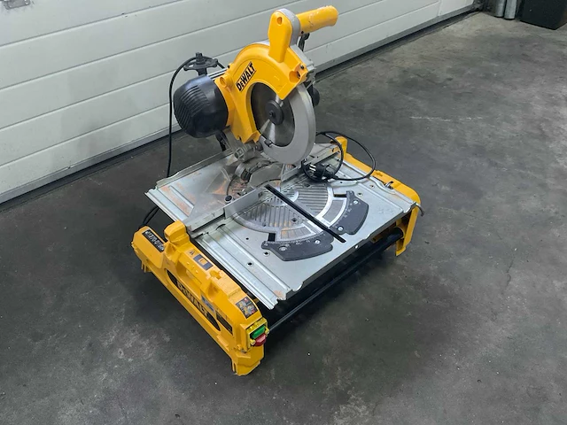 De walt dw 743. n afkortcirkelzaagmachine - afbeelding 1 van  5