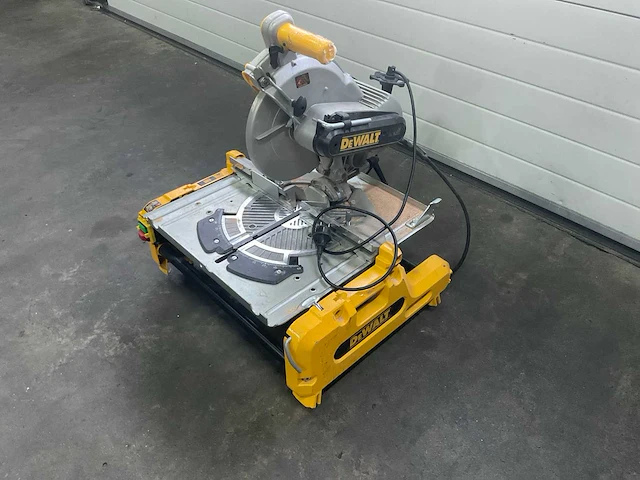 De walt dw 743. n afkortcirkelzaagmachine - afbeelding 3 van  5