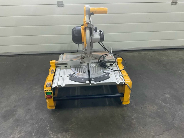 De walt dw 743. n afkortcirkelzaagmachine - afbeelding 4 van  5