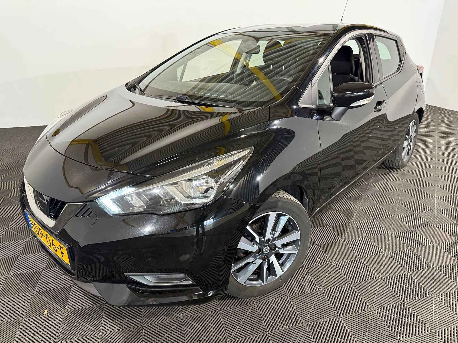Dealeroccasions - personen- en bedrijfswagens in wekerom